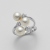 Anello Oro Bianco con Tre Perle FW e Tre Diamanti - Mikiko - immagine 3