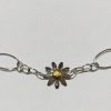 Girocollo con margherita mignon in oro- Aprile Gioielli - immagine 3