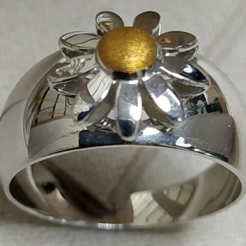 Anello margherita a fascia larga- Aprile Gioielli