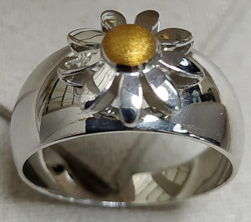 Anello margherita a fascia larga- Aprile Gioielli