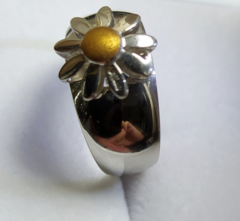 Anello margherita a fascia larga- Aprile Gioielli - immagine 2